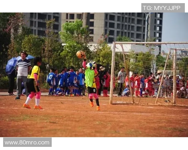 足球火车：穿越城市与梦想的旅程，带你领略足球的激情与魅力